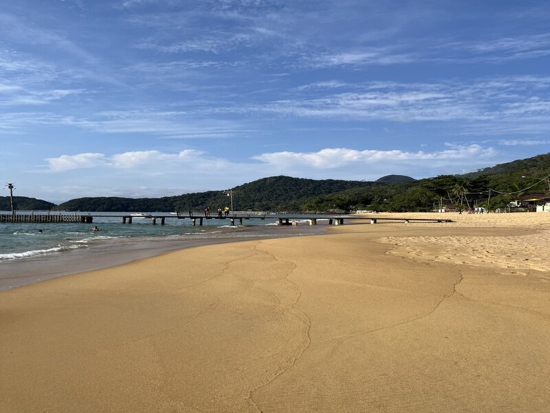 Praia Grande de Araçatiba vista da ponte